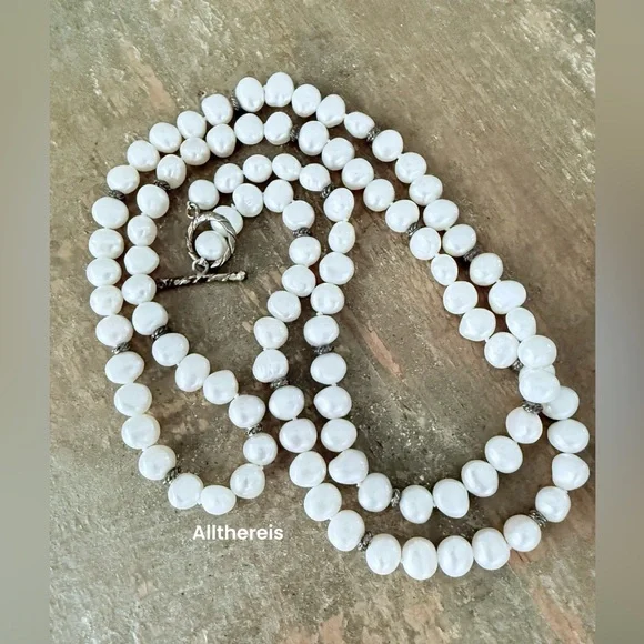 🎉Pearl strand necklace HOST PICK!🎉 - Picture 7 of 16